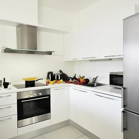Sleeps 4 Pool Apartment *