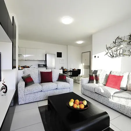 Apartment Sleeps 4 Pool Maccagno