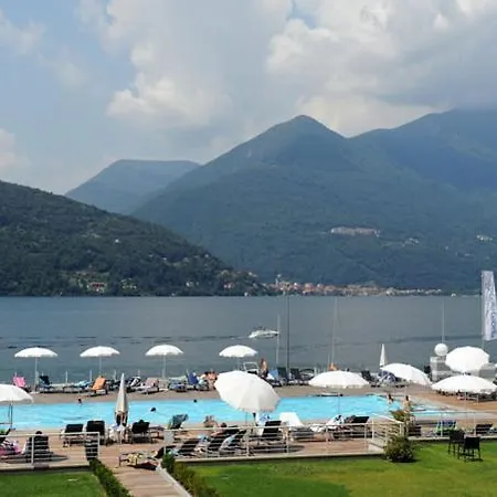 Sleeps 4 Pool Apartment Maccagno